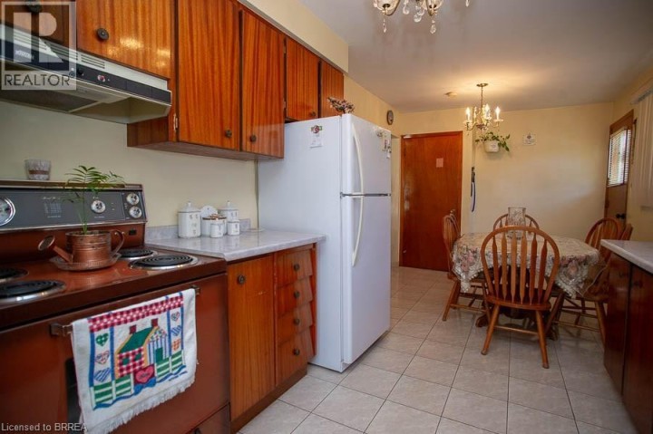 Photo 9 at 10 Linden Avenue, Brantford