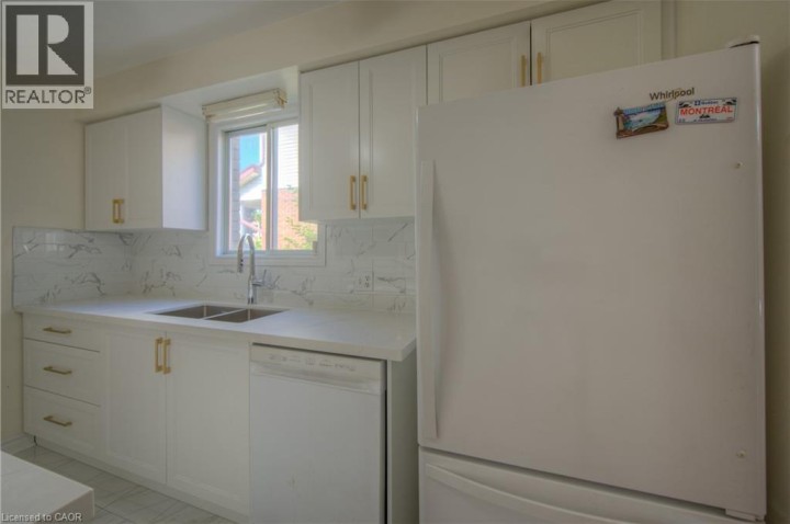 Photo 10 at 15 Glendan Court, Cambridge