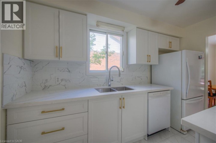 Photo 8 at 15 Glendan Court, Cambridge