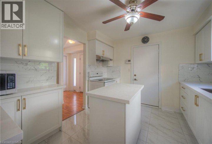 Photo 9 at 15 Glendan Court, Cambridge