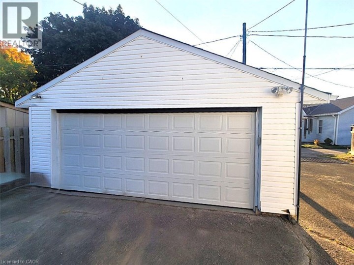 Photo 3 at 146 Whitley Street, Cambridge