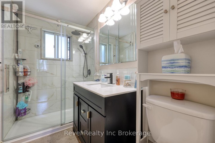 Photo 13 at 18 First Avenue, Brantford