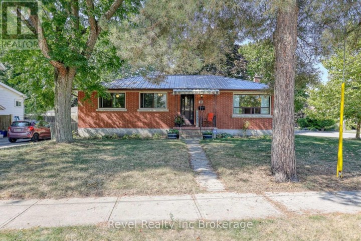 Photo 2 at 18 First Avenue, Brantford