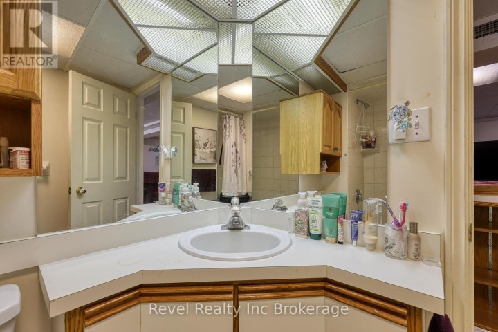 Photo 21 at 18 First Avenue, Brantford