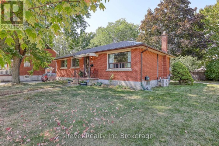 Photo 4 at 18 First Avenue, Brantford