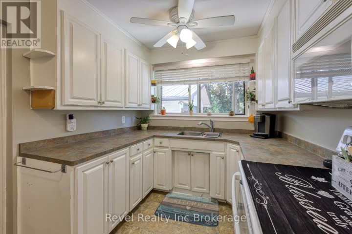 Photo 7 at 18 First Avenue, Brantford