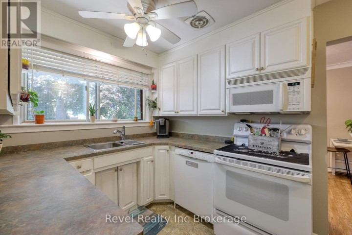 Photo 8 at 18 First Avenue, Brantford