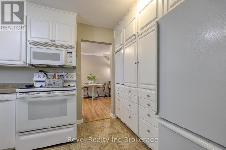 Photo 9 at 18 First Avenue, Brantford