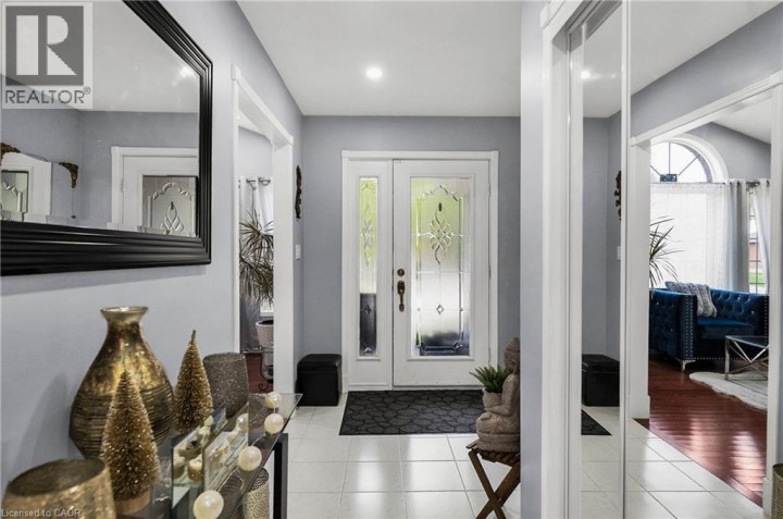 Photo 6 at 52 Dawn Crescent, Cambridge