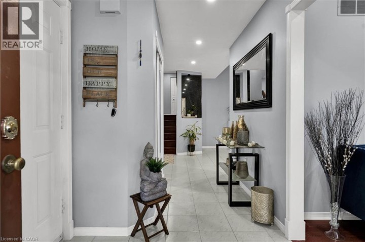 Photo 5 at 52 Dawn Crescent, Cambridge