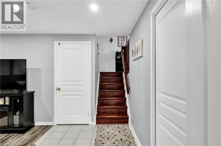 Photo 26 at 52 Dawn Crescent, Cambridge