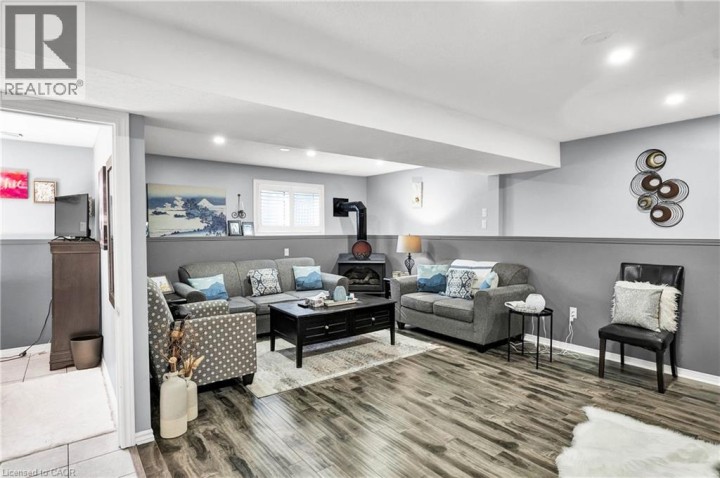 Photo 27 at 52 Dawn Crescent, Cambridge