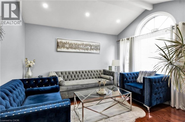 Photo 7 at 52 Dawn Crescent, Cambridge