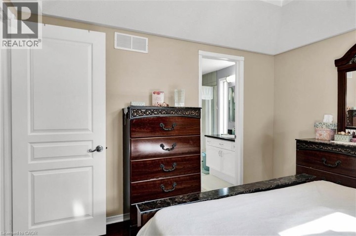 Photo 20 at 52 Dawn Crescent, Cambridge