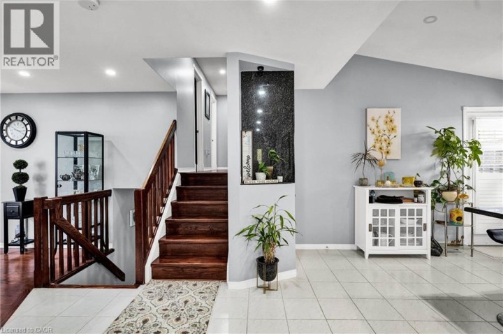 Photo 17 at 52 Dawn Crescent, Cambridge