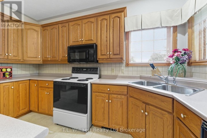 Photo 12 at 51 Demeyere Avenue, Tillsonburg Photo 12 at 51 Demeyere Avenue, Tillsonburg