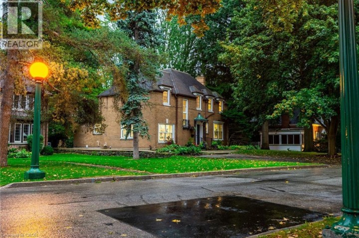 Photo 2 at 9 Lansdowne Road S, Cambridge Photo 2 at 9 Lansdowne Road S, Cambridge