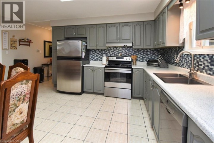 Photo 14 at 3 Evelyn Street, Brantford