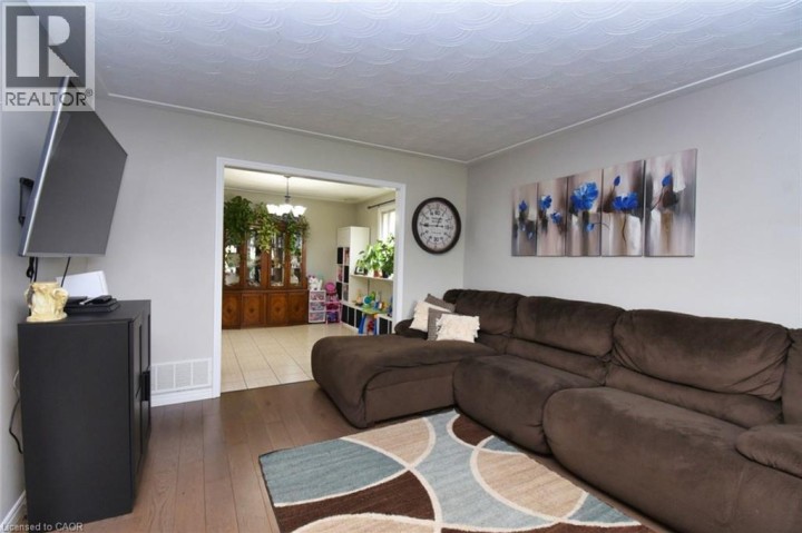 Photo 6 at 3 Evelyn Street, Brantford