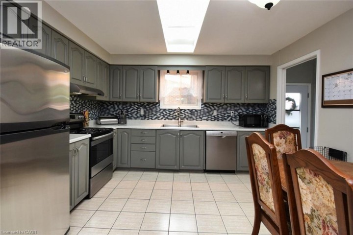 Photo 11 at 3 Evelyn Street, Brantford