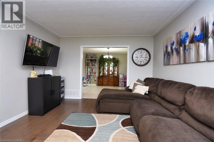 Photo 5 at 3 Evelyn Street, Brantford