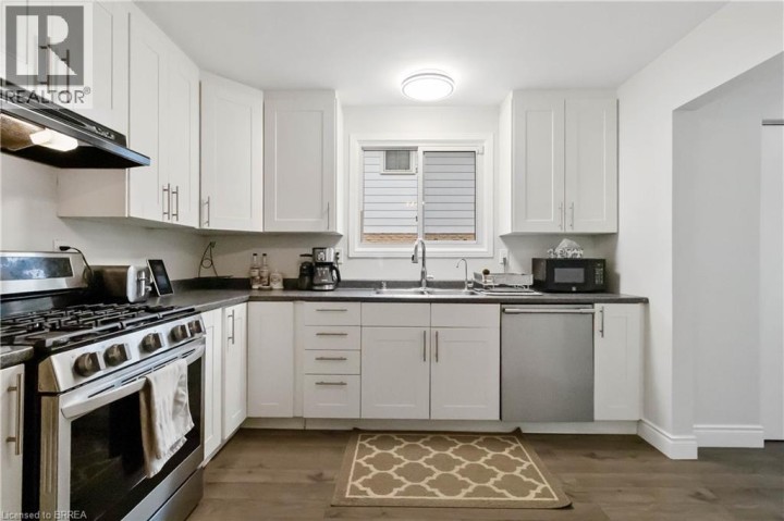 Photo 11 at 8 Sandy Row, Brantford