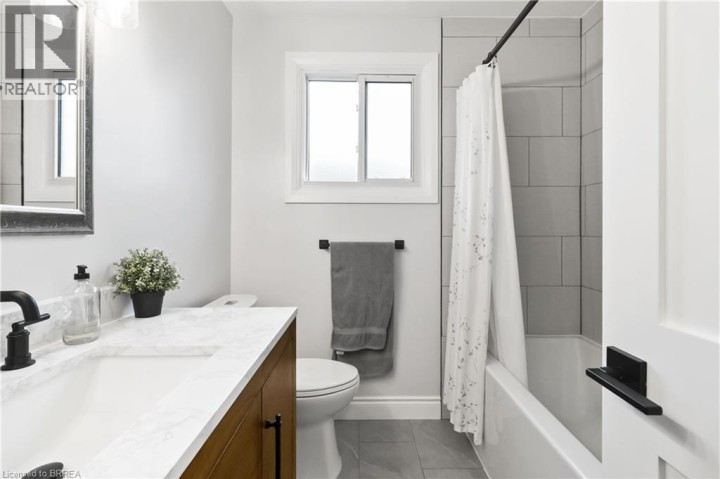 Photo 14 at 8 Sandy Row, Brantford