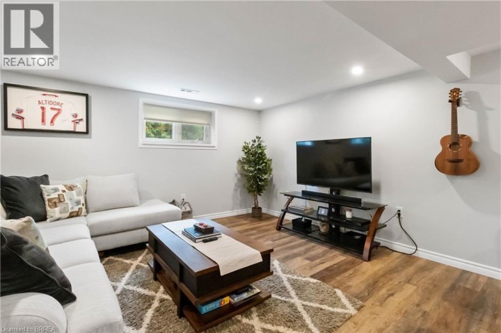 Photo 22 at 8 Sandy Row, Brantford