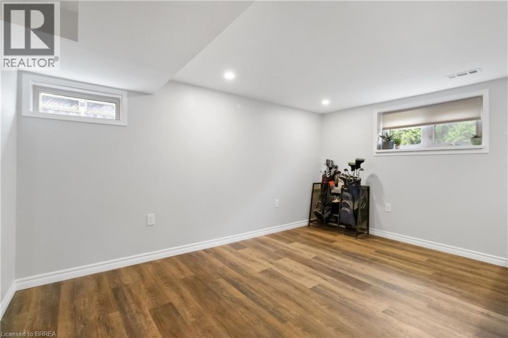 Photo 23 at 8 Sandy Row, Brantford