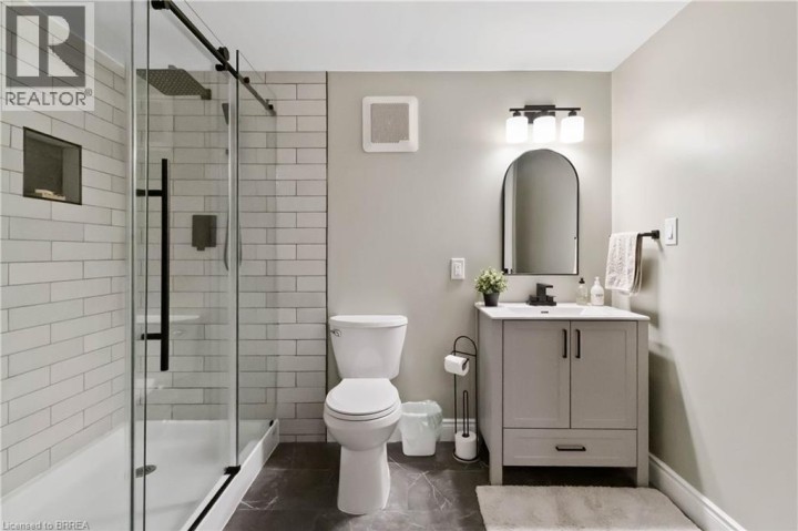 Photo 27 at 8 Sandy Row, Brantford