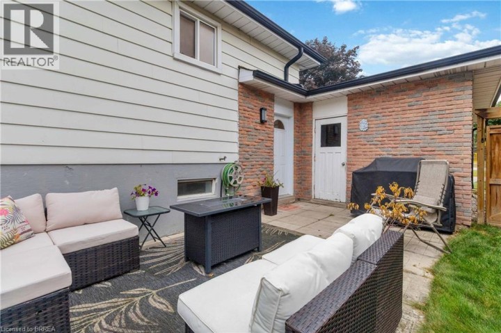 Photo 34 at 8 Sandy Row, Brantford