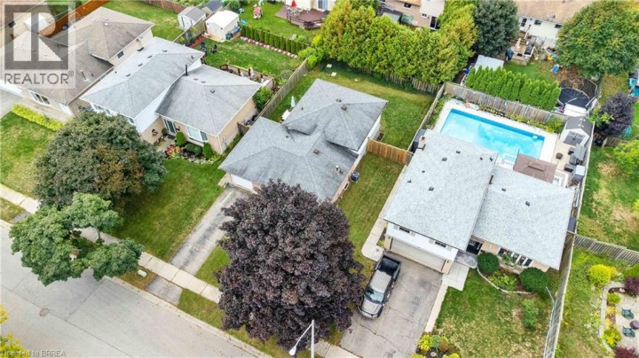 Photo 41 at 8 Sandy Row, Brantford