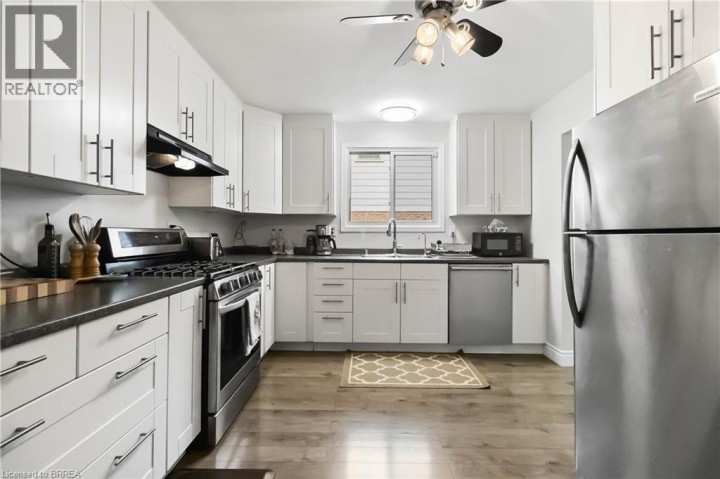 Photo 7 at 8 Sandy Row, Brantford