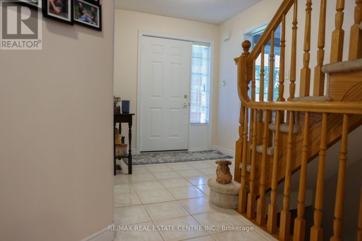 Photo 3 at 119 Hume Drive, Cambridge