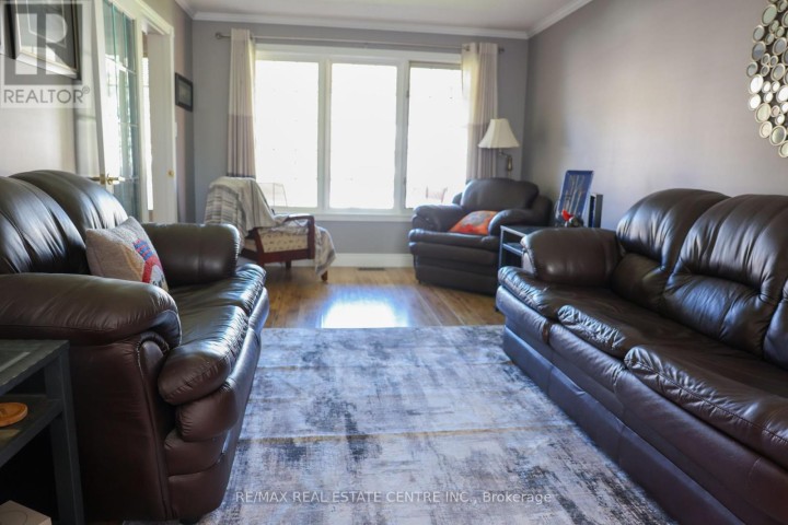 Photo 4 at 119 Hume Drive, Cambridge