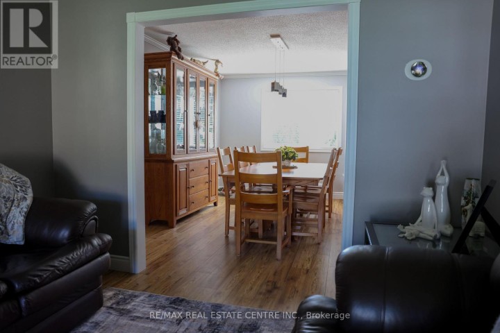 Photo 5 at 119 Hume Drive, Cambridge