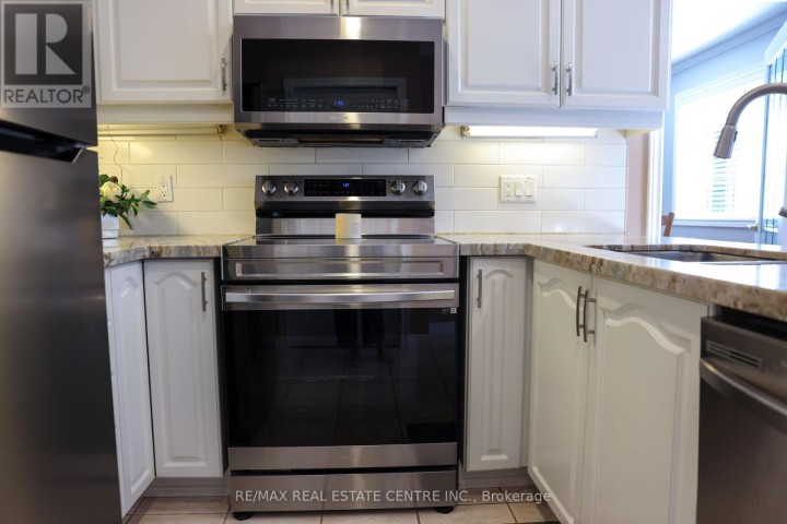 Photo 9 at 119 Hume Drive, Cambridge