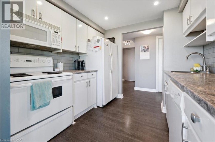 Photo 17 at 237 KING Street W 703, Cambridge