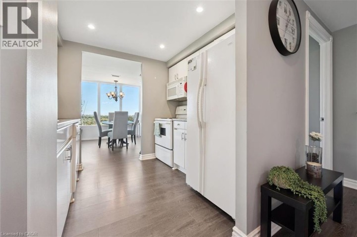 Photo 18 at 237 KING Street W 703, Cambridge