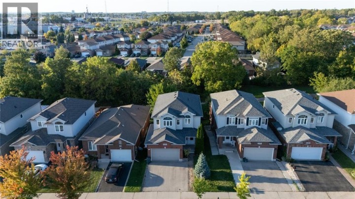 Photo 3 at 31 Broadoaks Drive, Cambridge