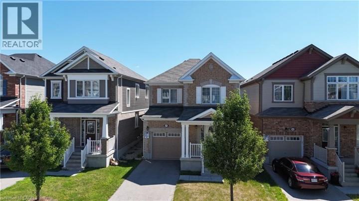 Photo 2 at 47 Pickett Place, Cambridge