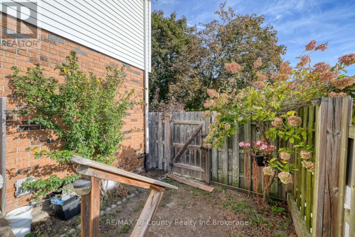 Photo 7 at 7 - 15 Devonshire Avenue, Tillsonburg Photo 7 at 7 - 15 Devonshire Avenue, Tillsonburg