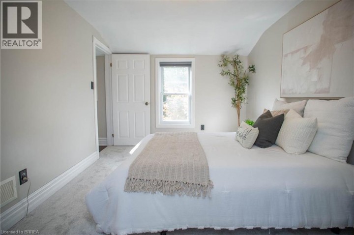 Photo 15 at 24 Avenue Road, Cambridge