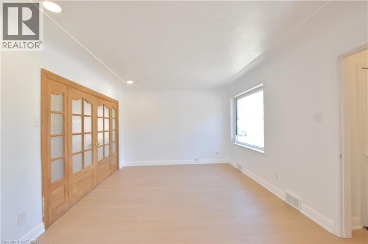 Photo 6 at 238 Lowther Street N, Cambridge