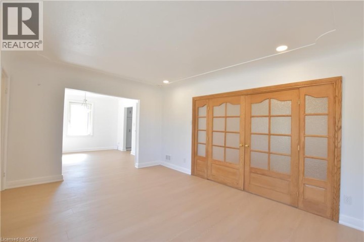 Photo 7 at 238 Lowther Street N, Cambridge