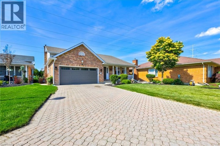 Photo 3 at 10 Glen Abbey Court, Woodstock Photo 3 at 10 Glen Abbey Court, Woodstock