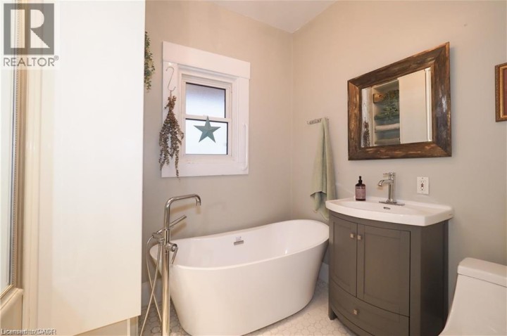 Photo 30 at 76 Wellington Street, Cambridge