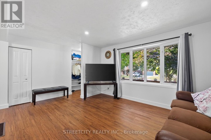 Photo 8 at 407 Elm Street, St. Thomas