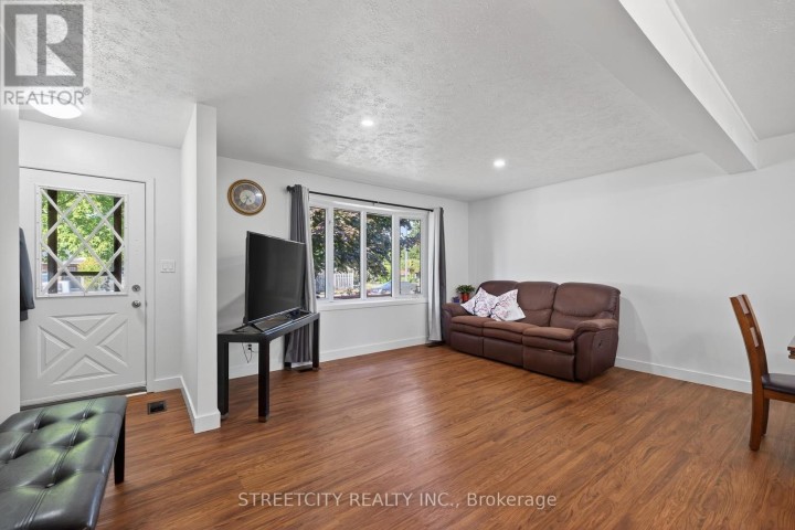 Photo 9 at 407 Elm Street, St. Thomas