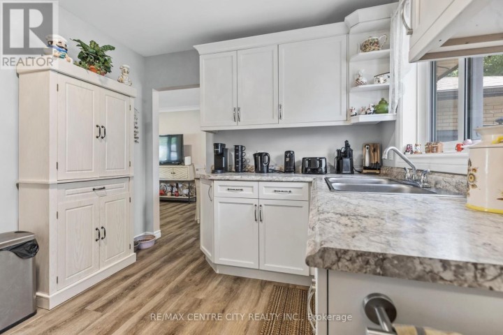 Photo 10 at 241 Forest Avenue, St. Thomas